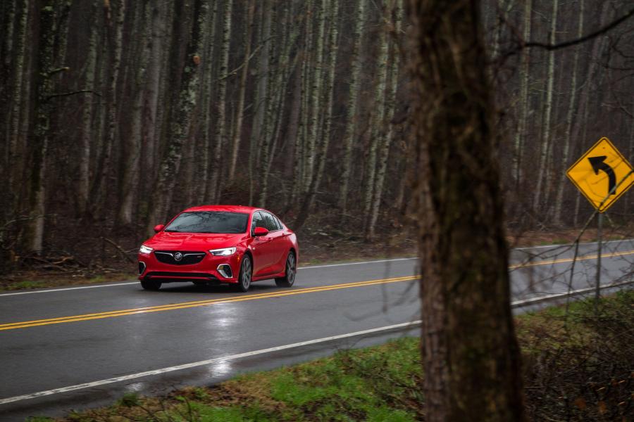  Buick Regal GS 2017 года  (NA) (фото 24 из 33)